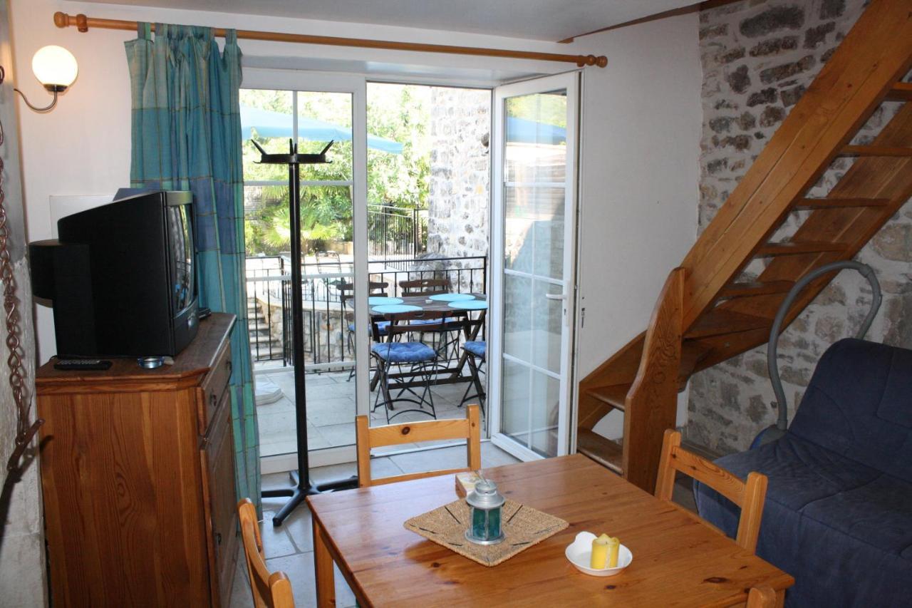 L'Avventura gîte bleu Grospierres Extérieur photo