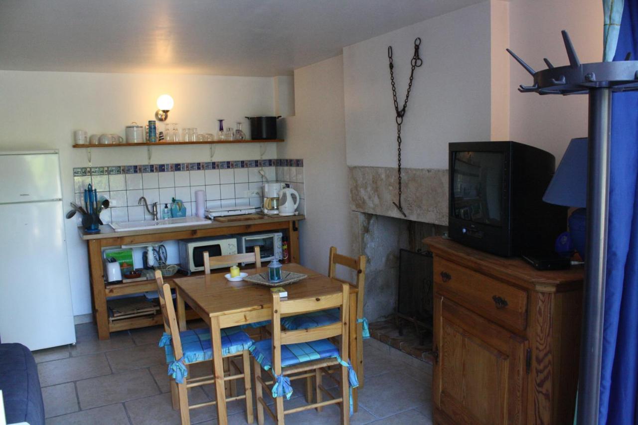 L'Avventura gîte bleu Grospierres Extérieur photo